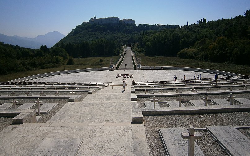 Cmentarz pod Monte Cassino - zwiedzanie Włoch