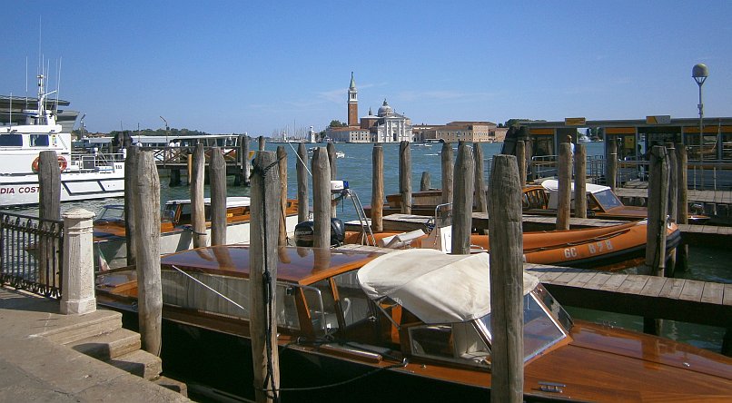 Wenecja - przystań dla łodzi